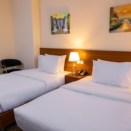 Three 888 Hotel Dubai Esterno foto