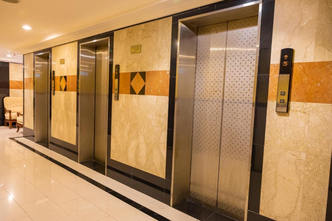 Three 888 Hotel Dubai Esterno foto