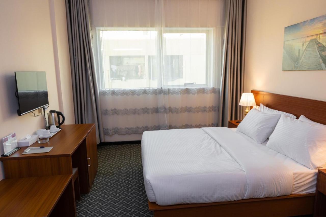 Three 888 Hotel Dubai Esterno foto