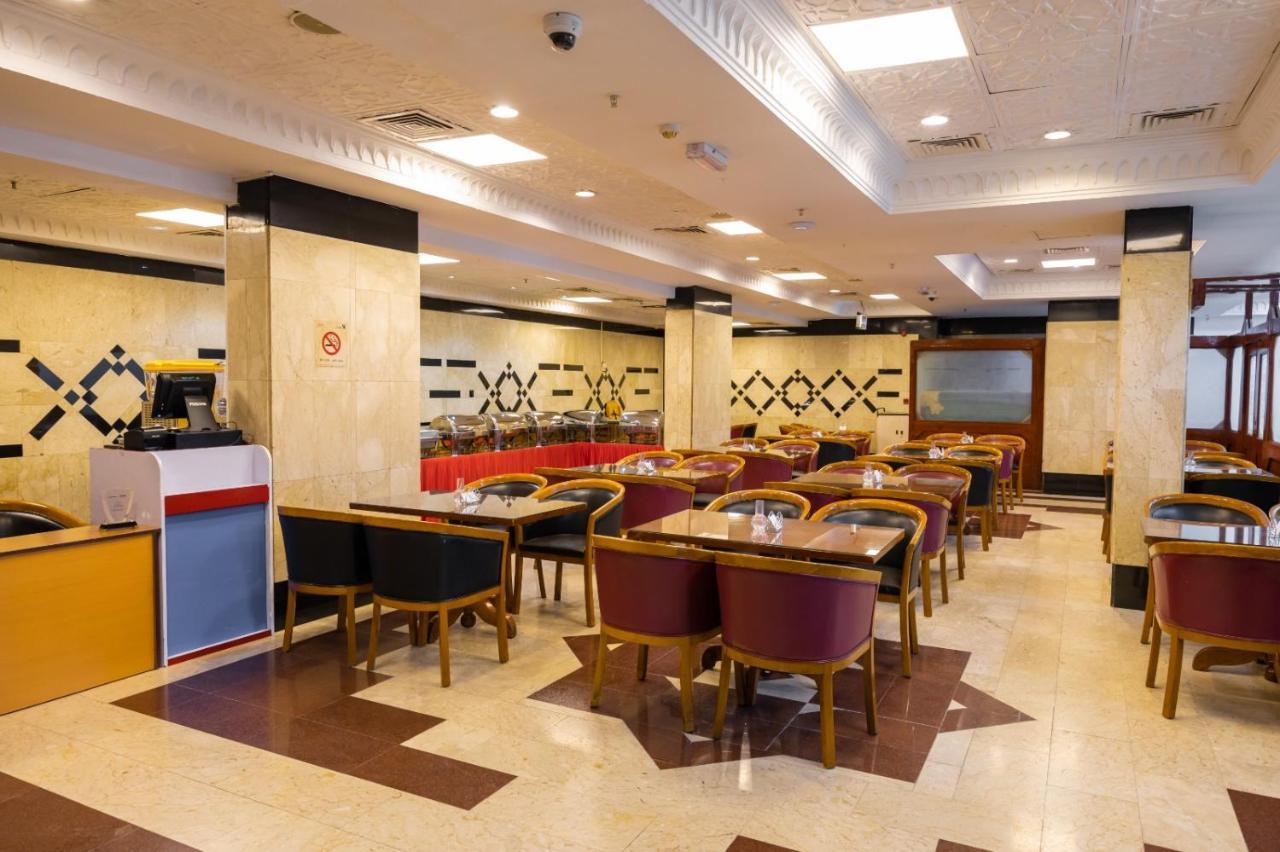 Three 888 Hotel Dubai Esterno foto