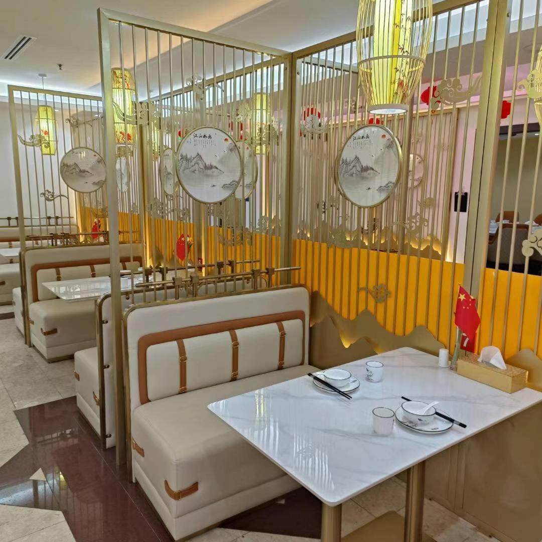 Three 888 Hotel Dubai Esterno foto